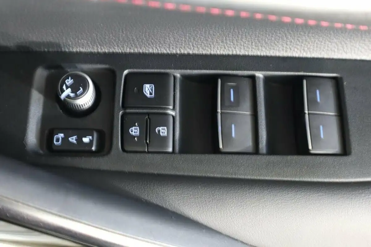 2019-toyota-corolla-20-vvt-i-excel-trk-hatchback-big-30