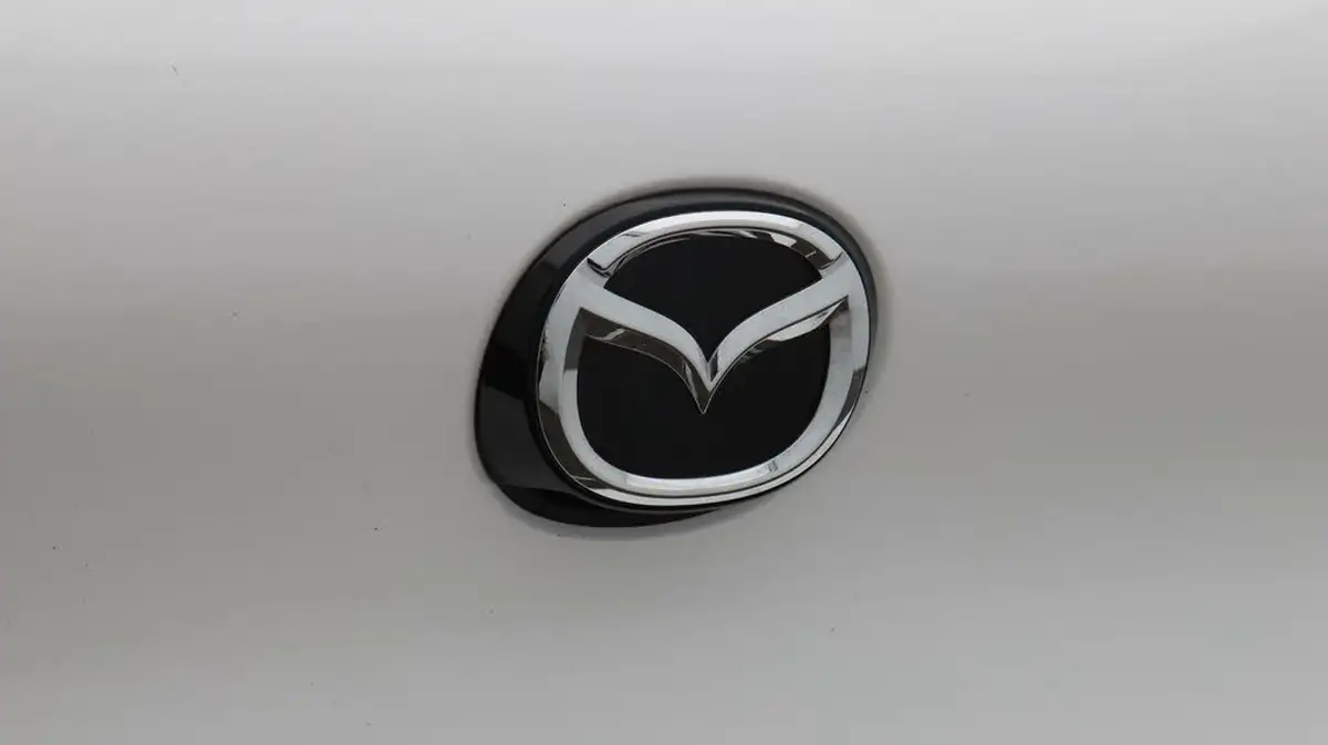 2022-mazda-mazda3-20-sport-lux-122ps-hatchback-5d-auto-big-21