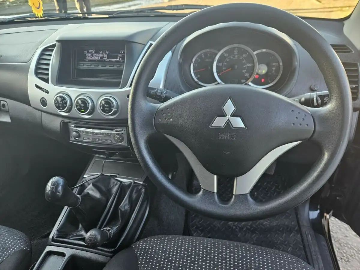 2014-mitsubishi-l200-25td-trojan-big-10