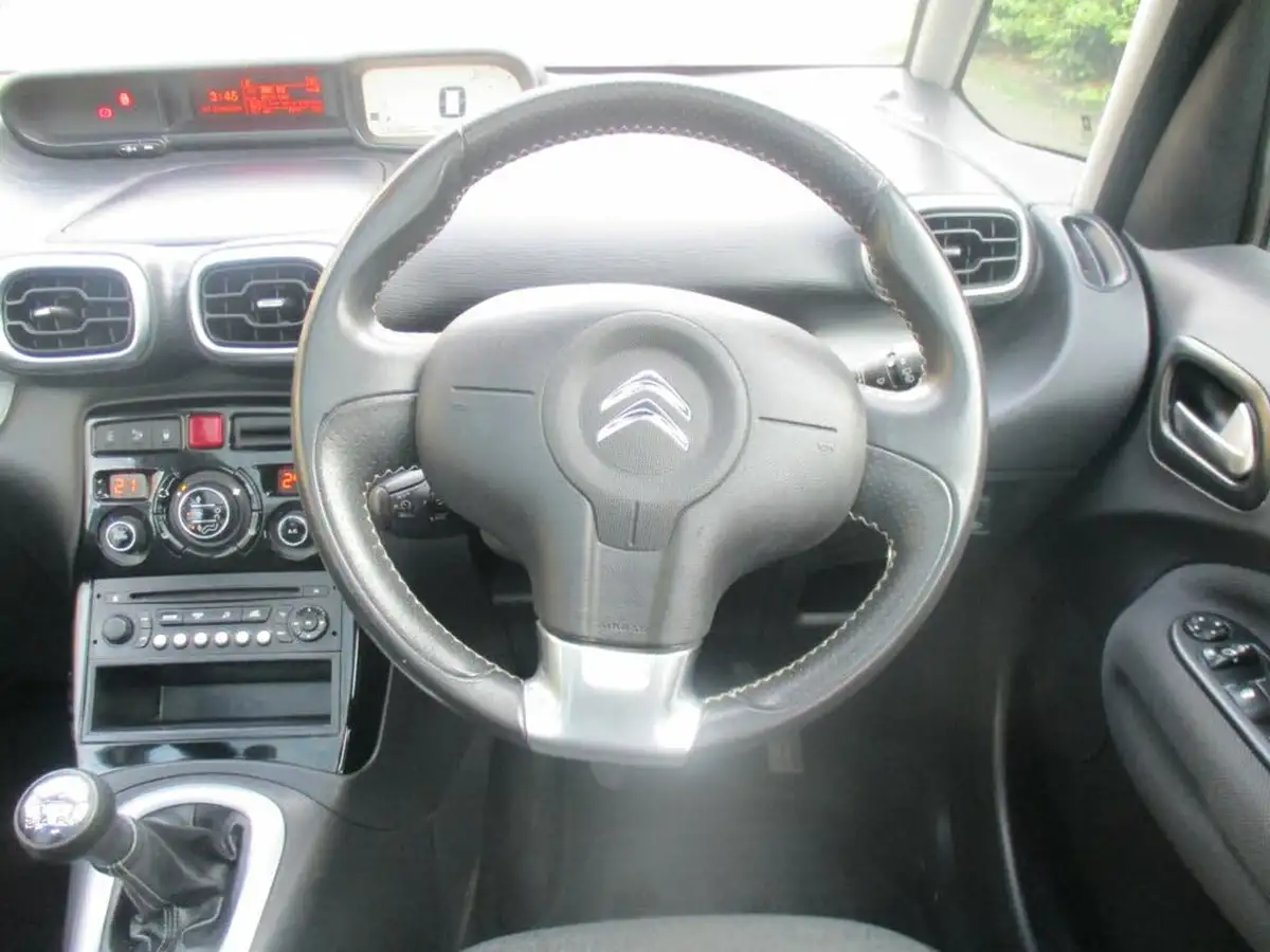 2016-citroen-c3-picasso-12-puretech-platinum-big-36