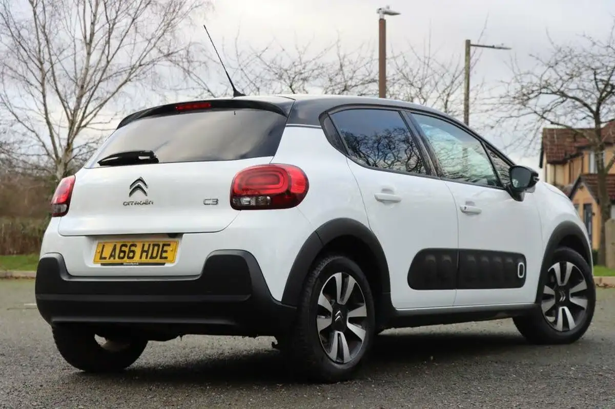 2017-citroen-c3-16bluehdi-flair-big-11