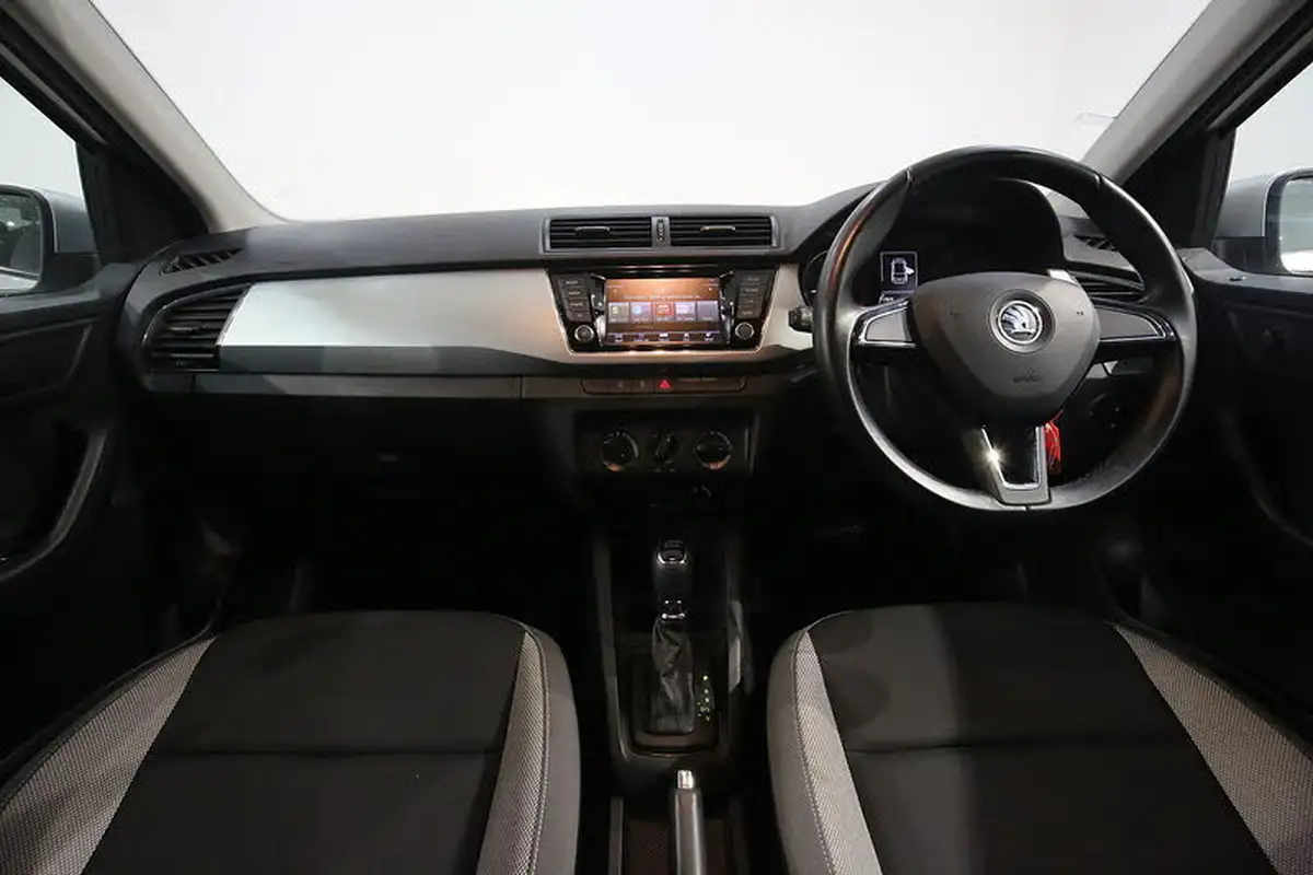 2015-skoda-fabia-12-tsi-se-109ps-hatchback-dsg-big-23
