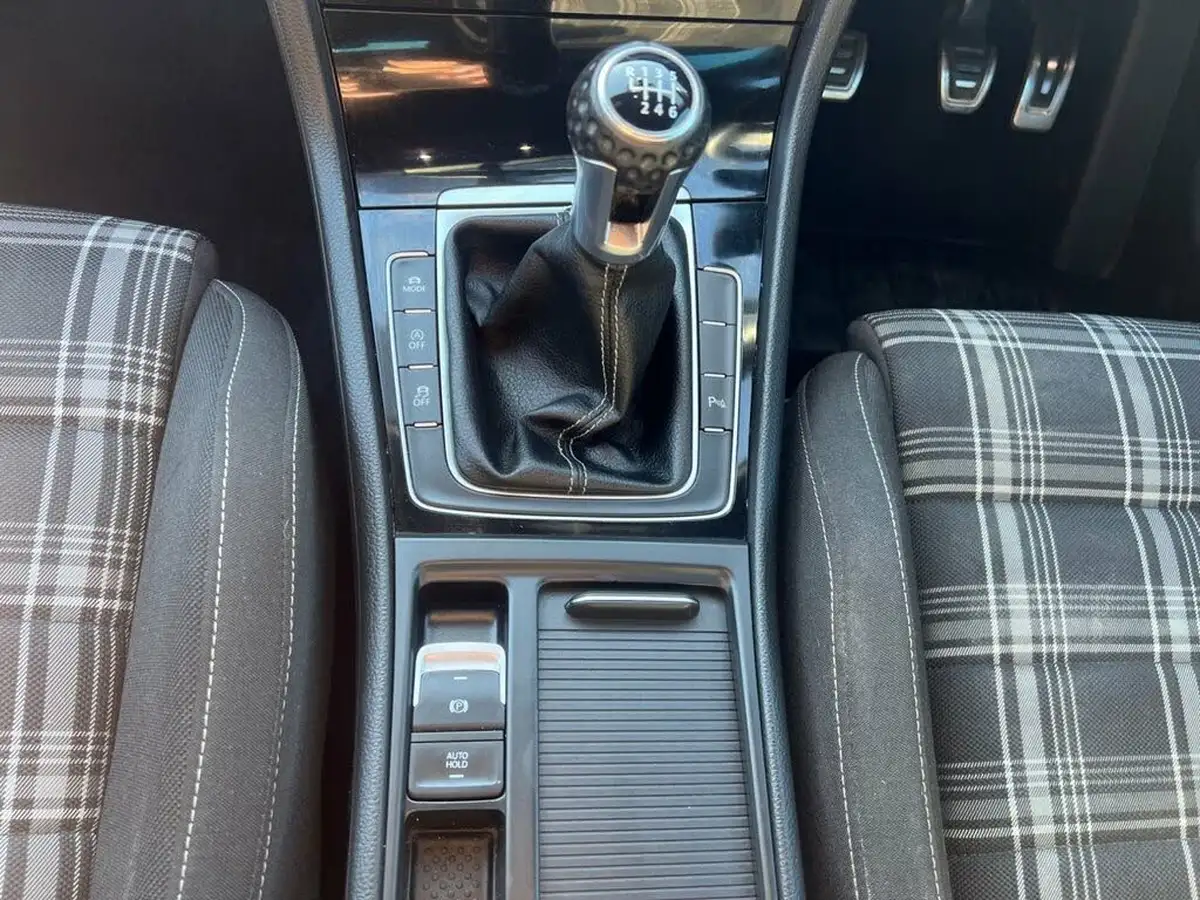2018-volkswagen-golf-20tdi-gtd-hatchback-5d-big-18