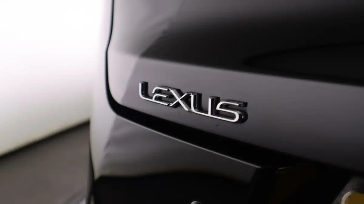 2021-lexus-ux-300e-e-ux-big-21