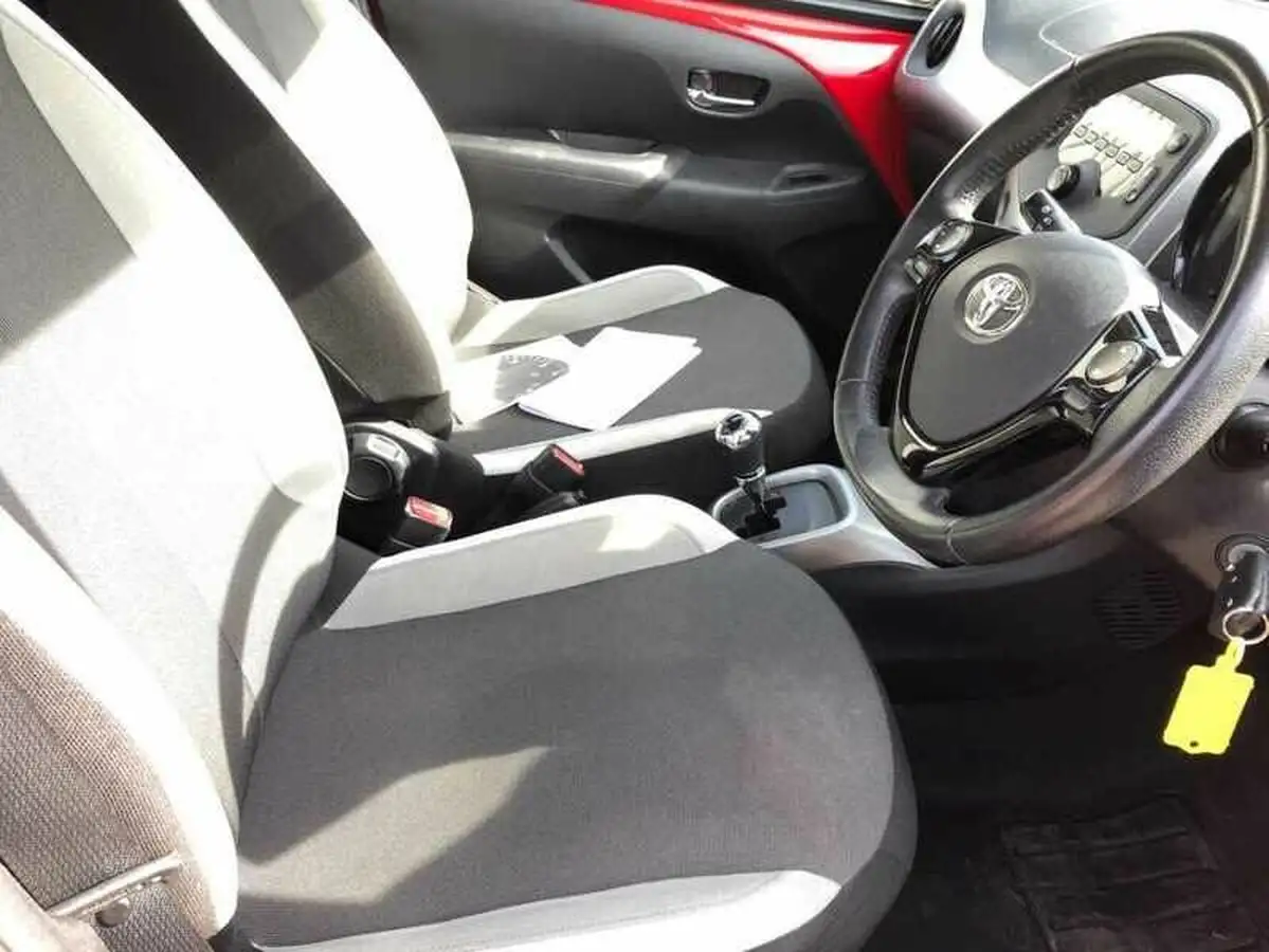 2018-toyota-aygo-10-vvt-i-x-play-71bhp-5d-x-shift-big-2