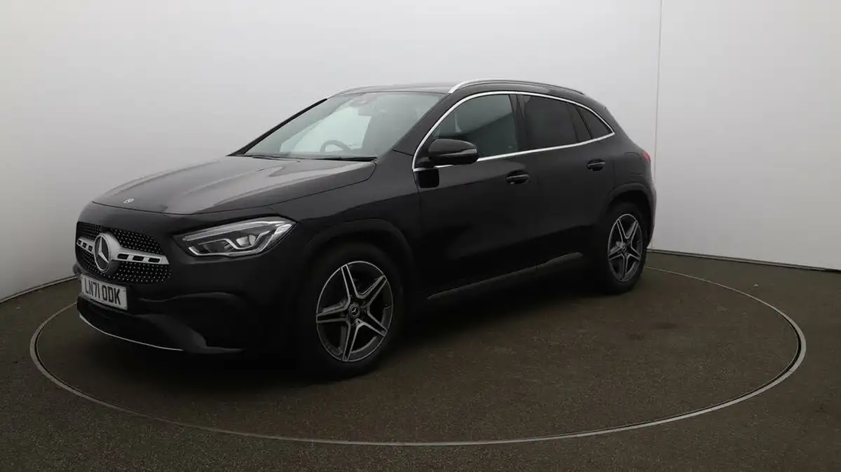 2021-mercedes-benz-gla-class-13-gla-180-amg-line-executive-1332cc-big-3