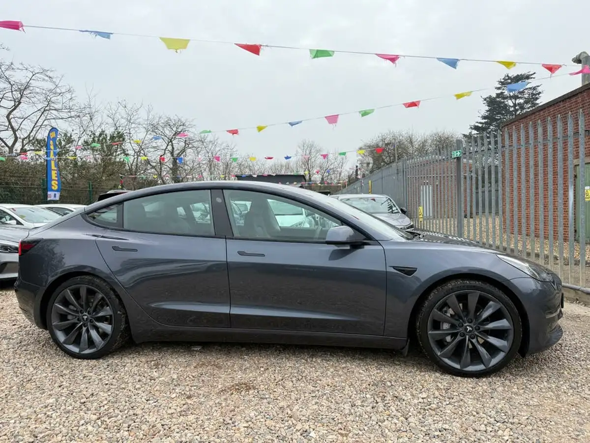 2020-tesla-model-3-e-long-range-big-10