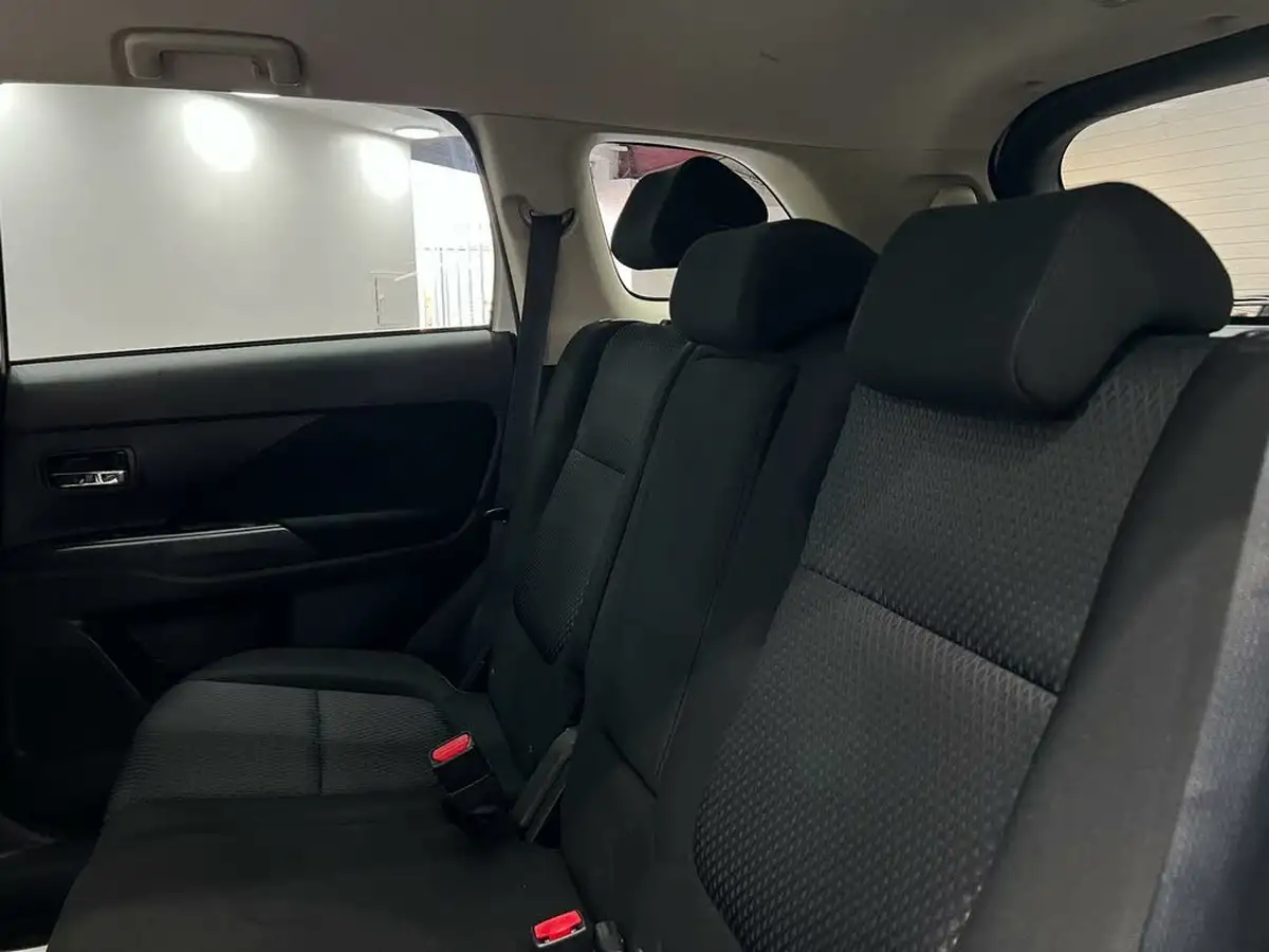 2016-mitsubishi-outlander-22di-d-gx3-7st-big-50