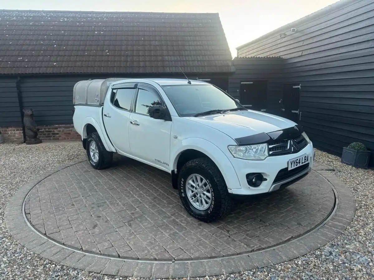 2014-mitsubishi-l200-25td-trojan-big-40