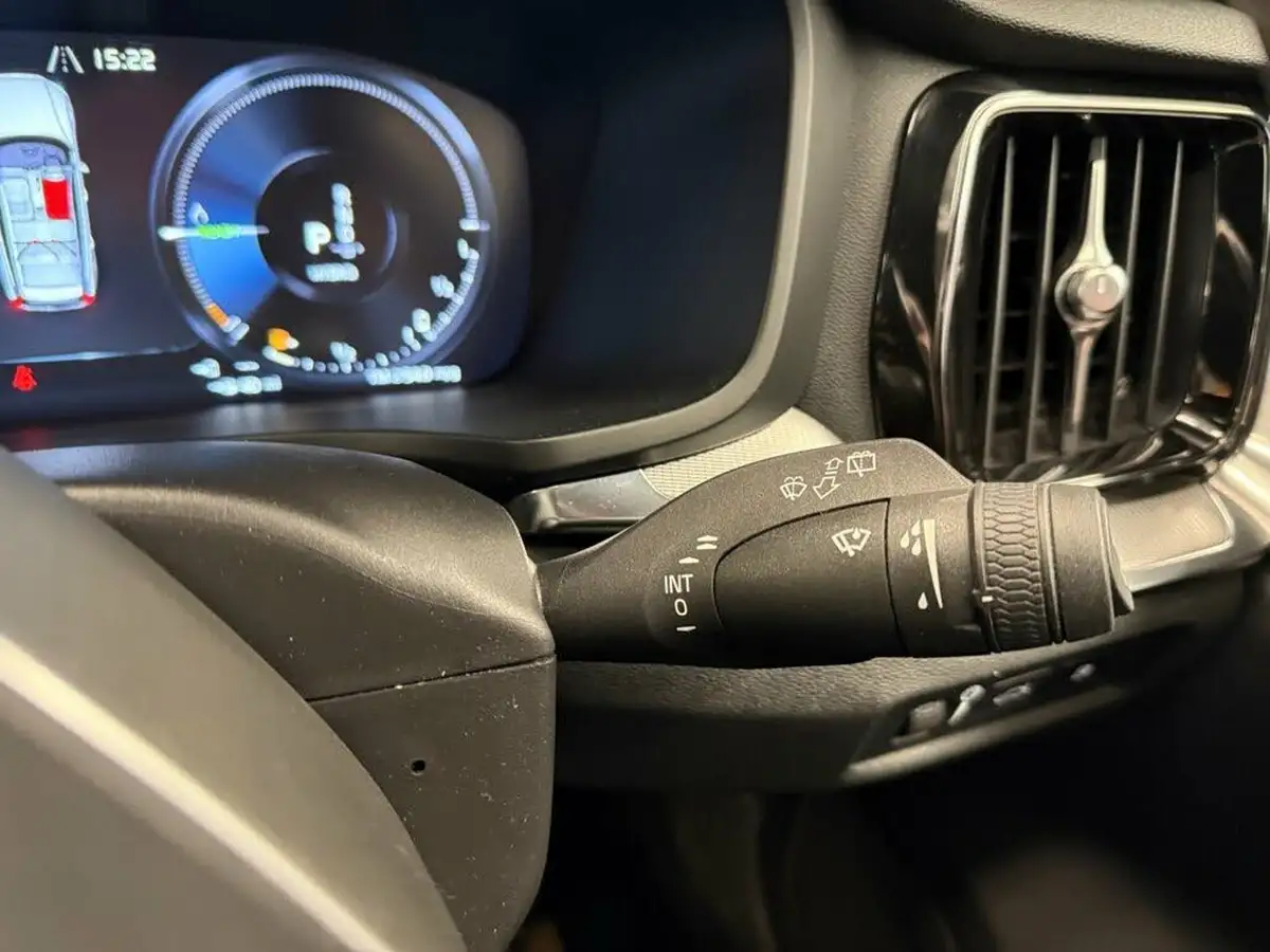 2020-volvo-v60-20-t6-r-design-big-14