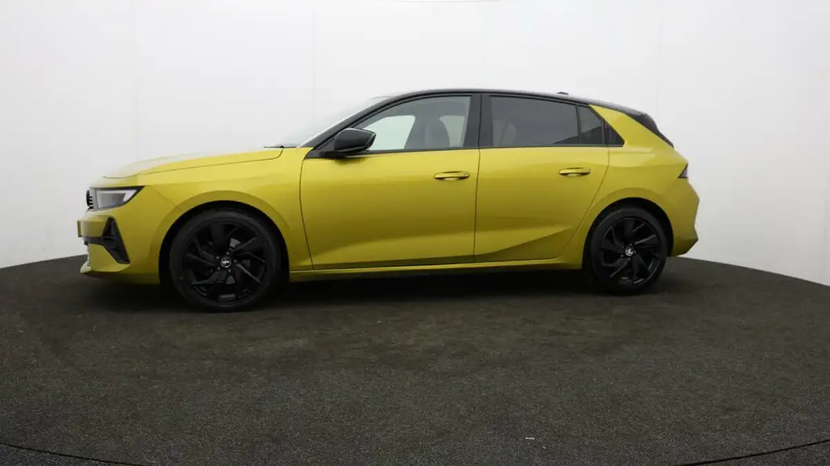 2023-vauxhall-astra-12-turbo-gs-hatchback-big-58