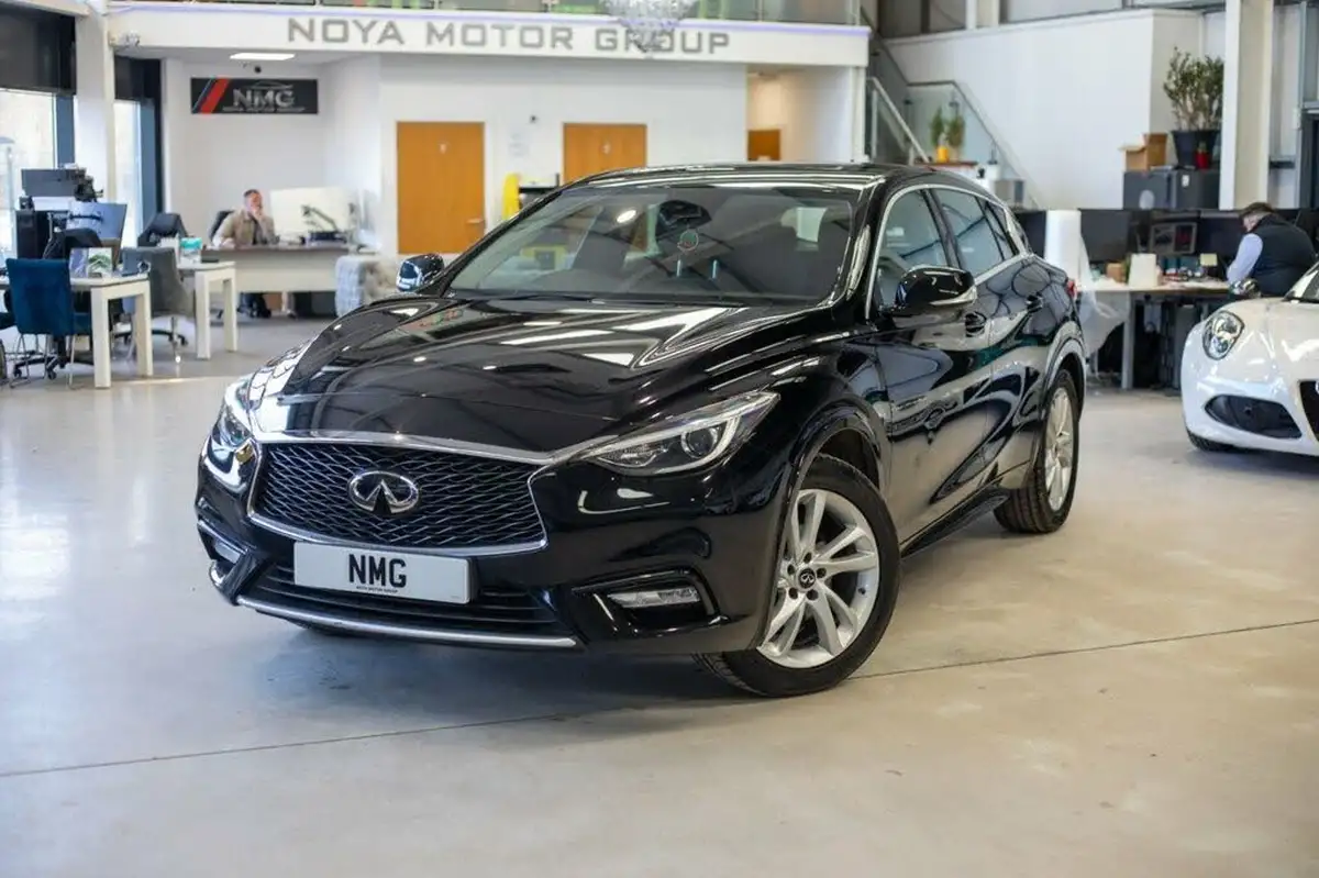 2017-infiniti-q30-15d-business-executive-big-4