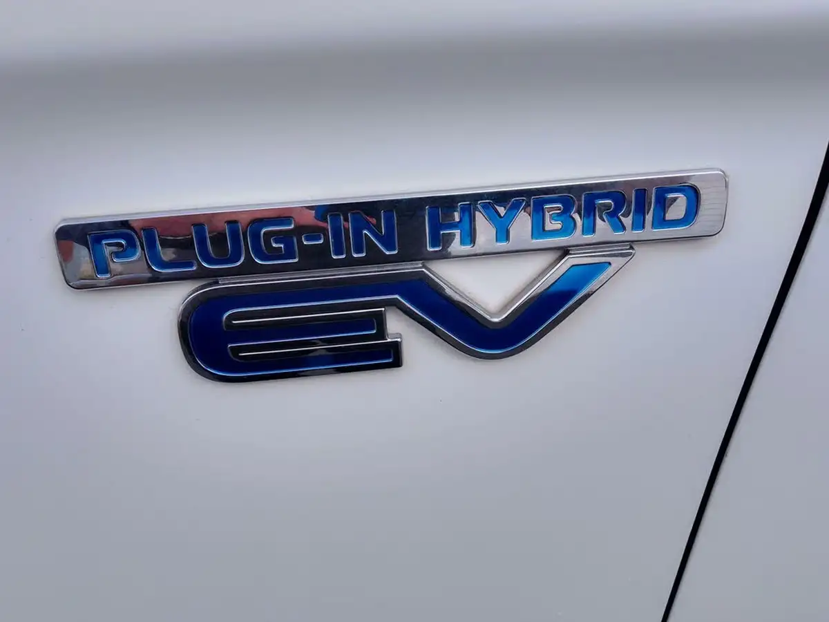 2020-mitsubishi-outlander-24-reflex-plus-commercial-big-3