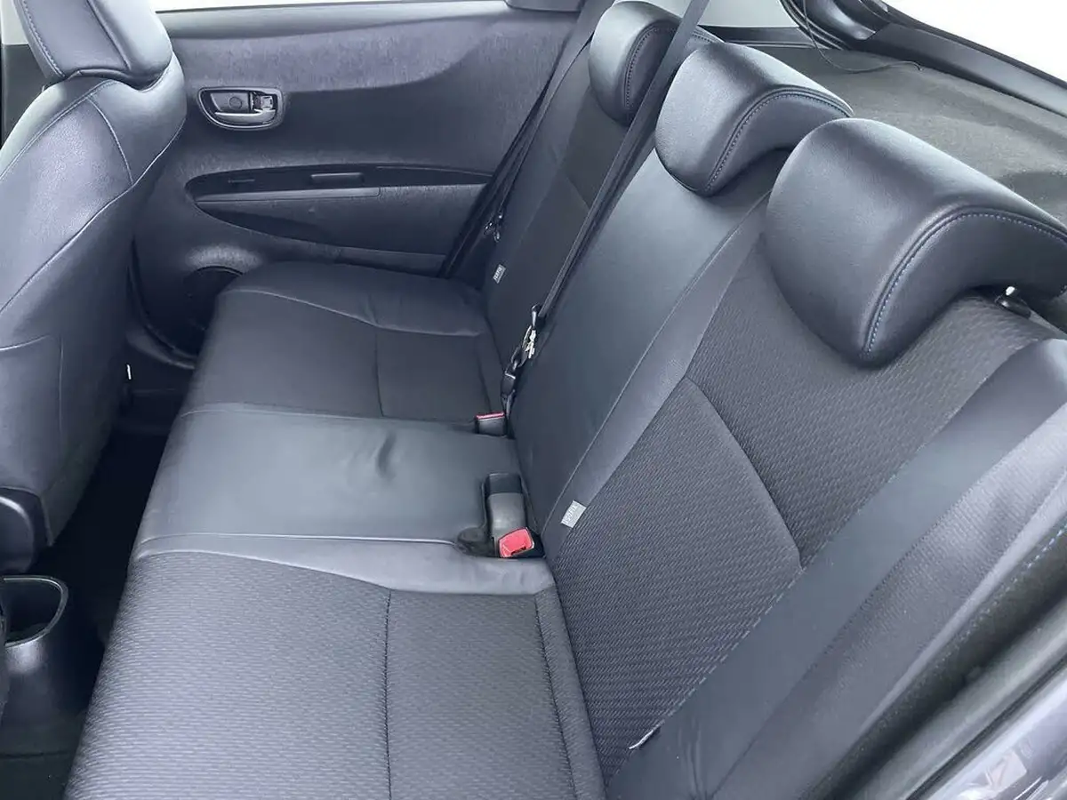2014-toyota-yaris-15-vvt-i-trend-leather-hybrid-big-8