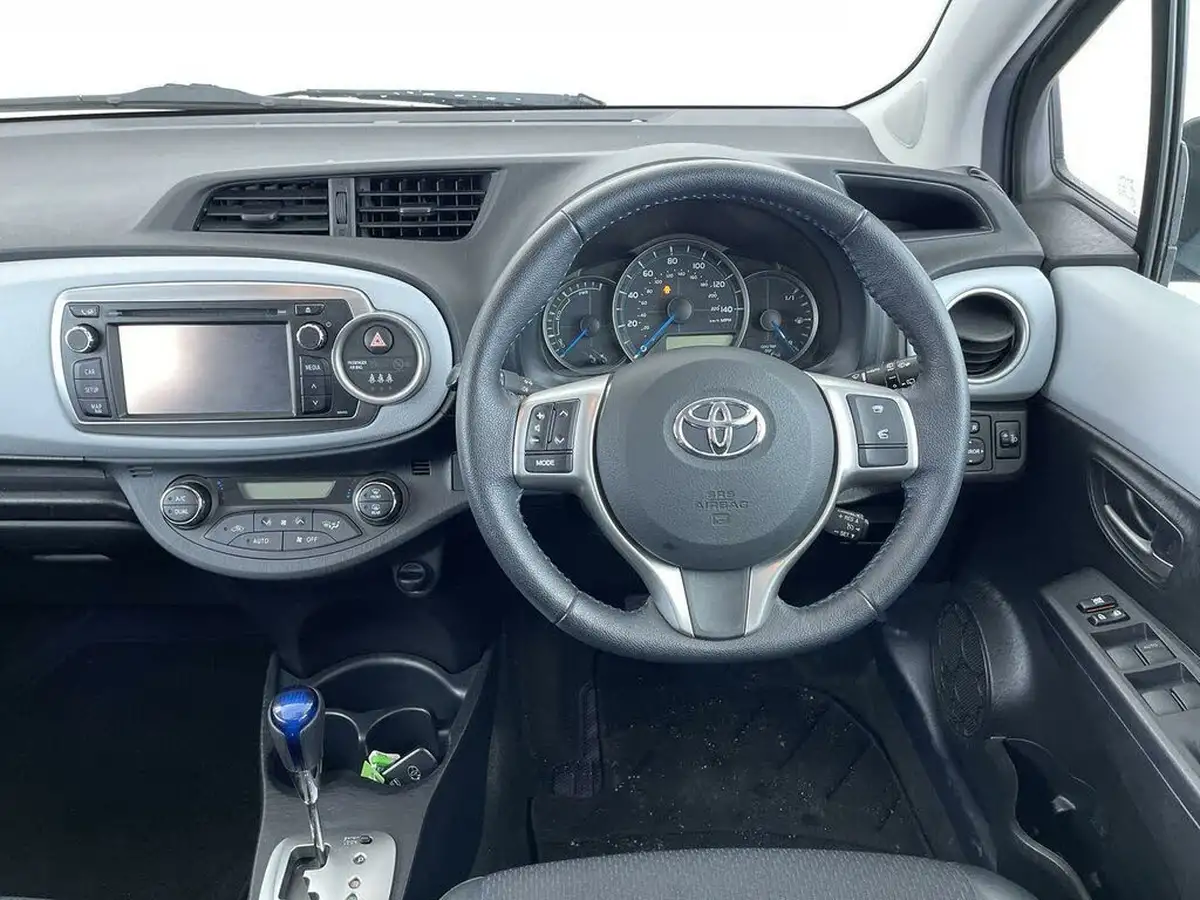 2014-toyota-yaris-15-vvt-i-trend-leather-hybrid-big-32