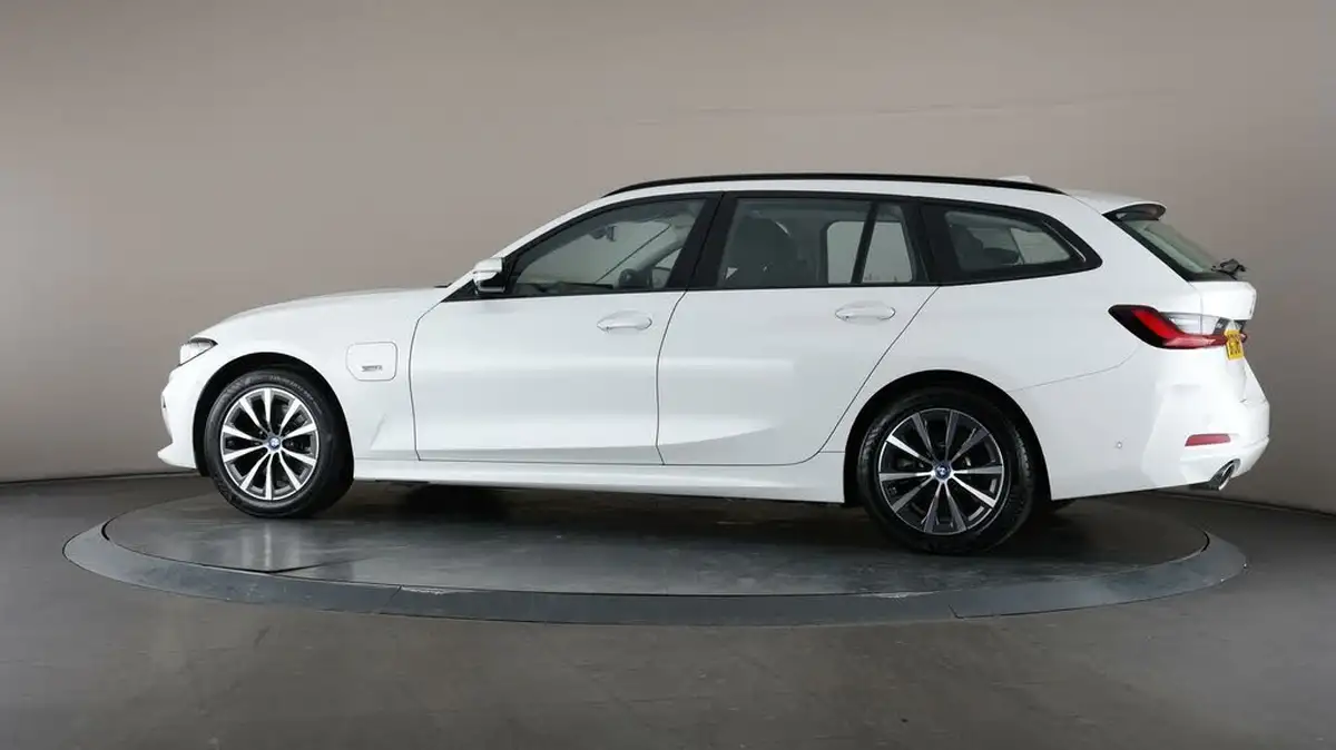 2022-bmw-3-series-20-330e-sport-touring-5d-big-72