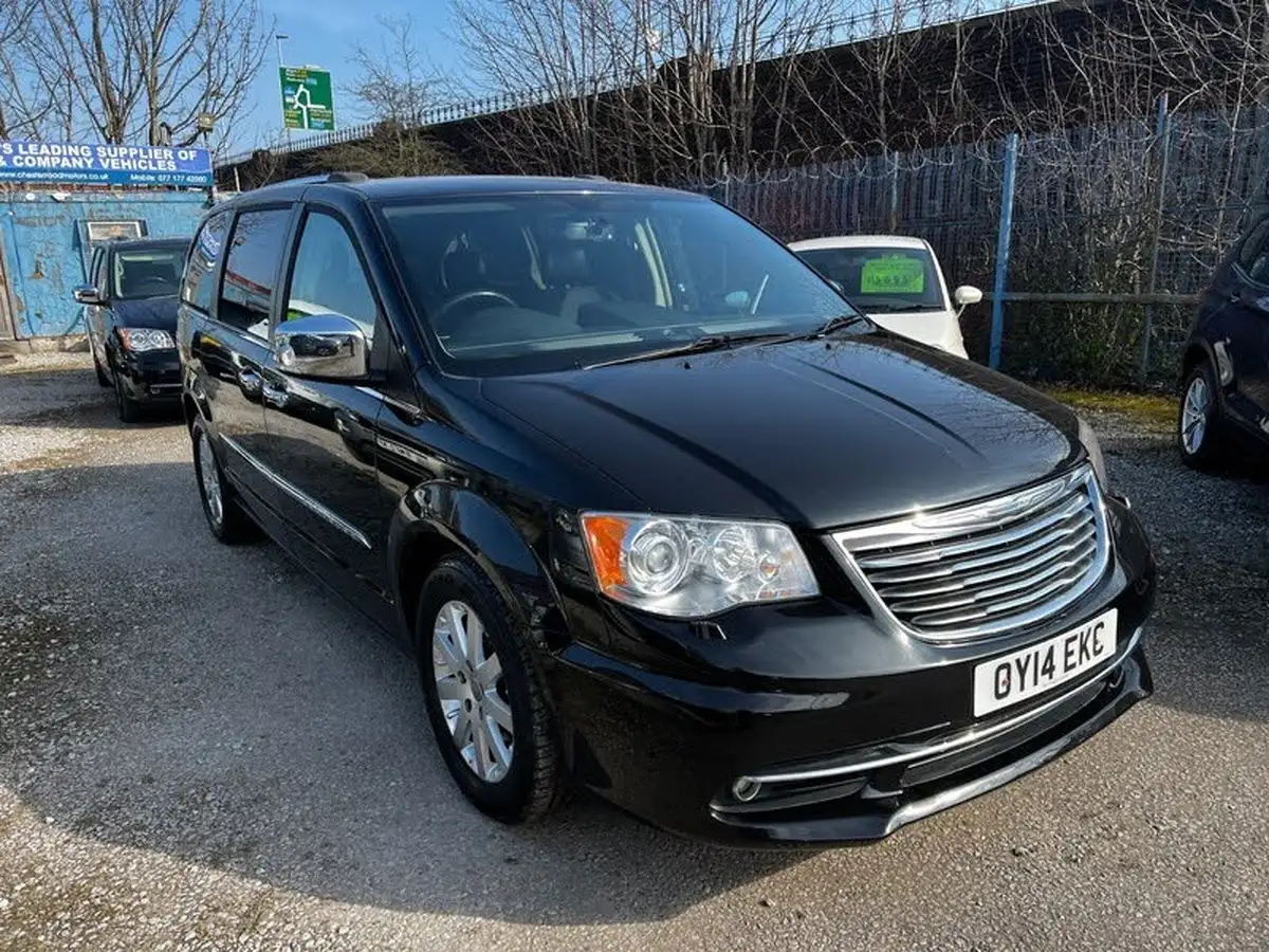 2014-chrysler-grand-voyager-28td-limited-big-1