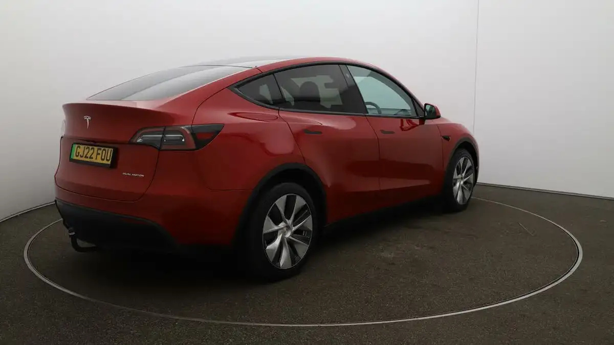 2022-tesla-model-y-e-long-range-big-46