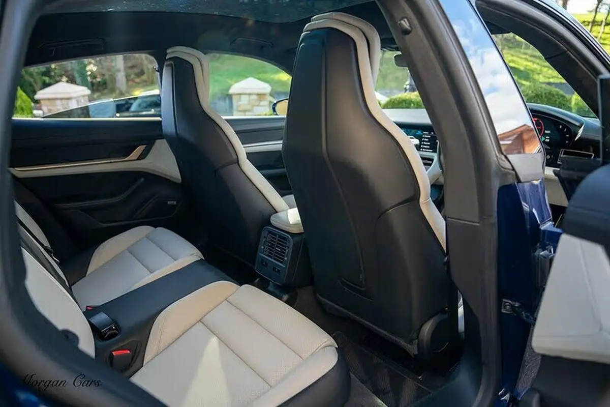 2021-porsche-taycan-e-turbo-big-36