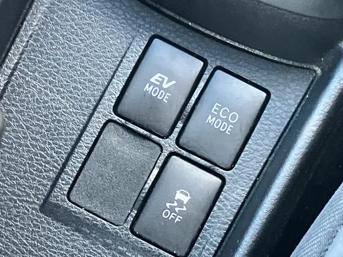 2018-toyota-yaris-15-vvt-i-icon-tech-hybrid-big-59