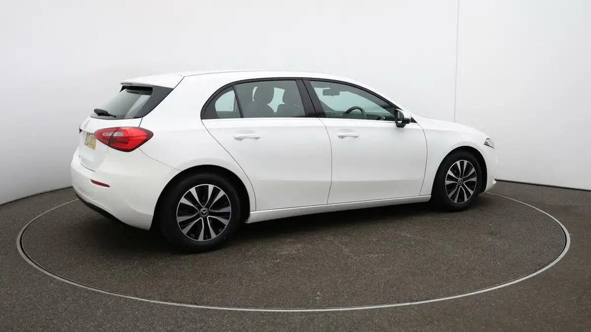 2021-mercedes-benz-a-class-13-a180-se-7g-dct-big-43