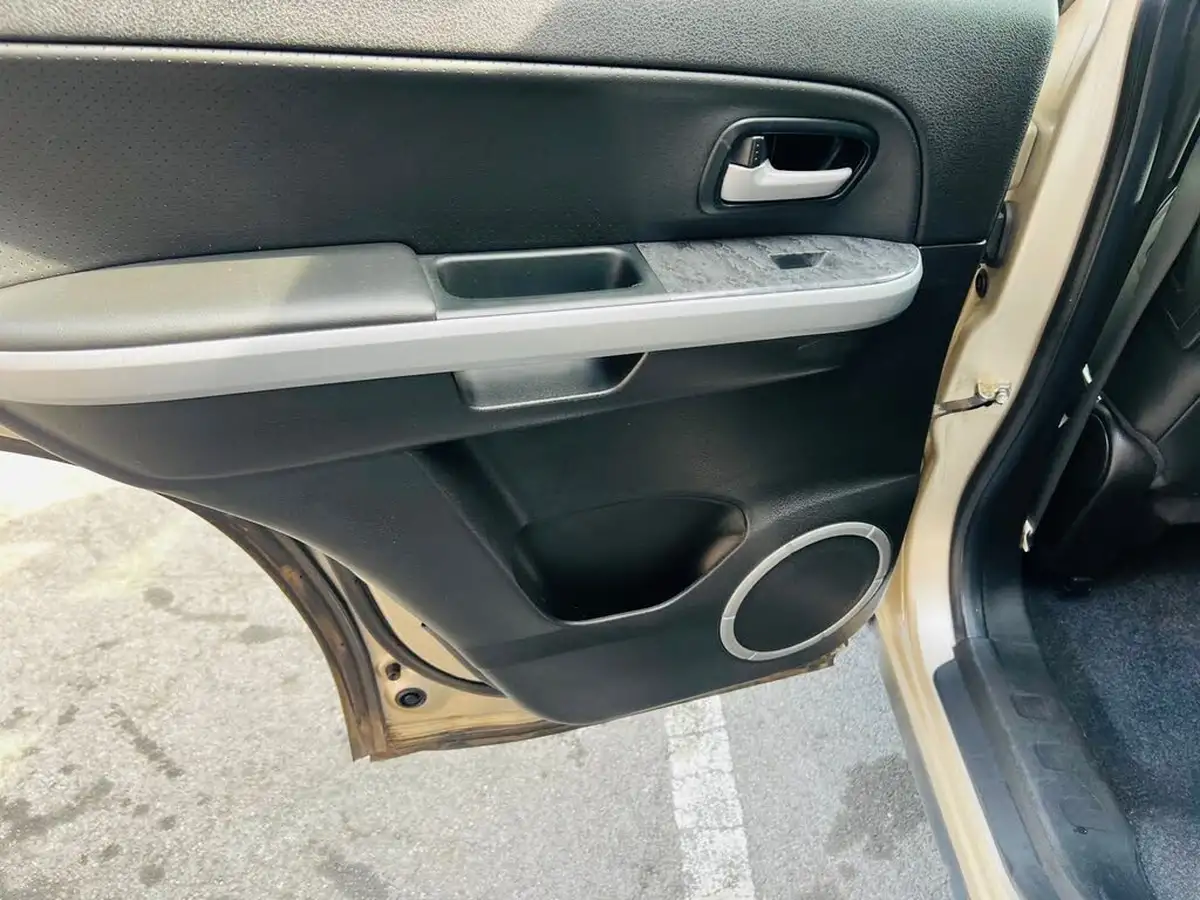 2010-suzuki-grand-vitara-19td-sz5-big-69