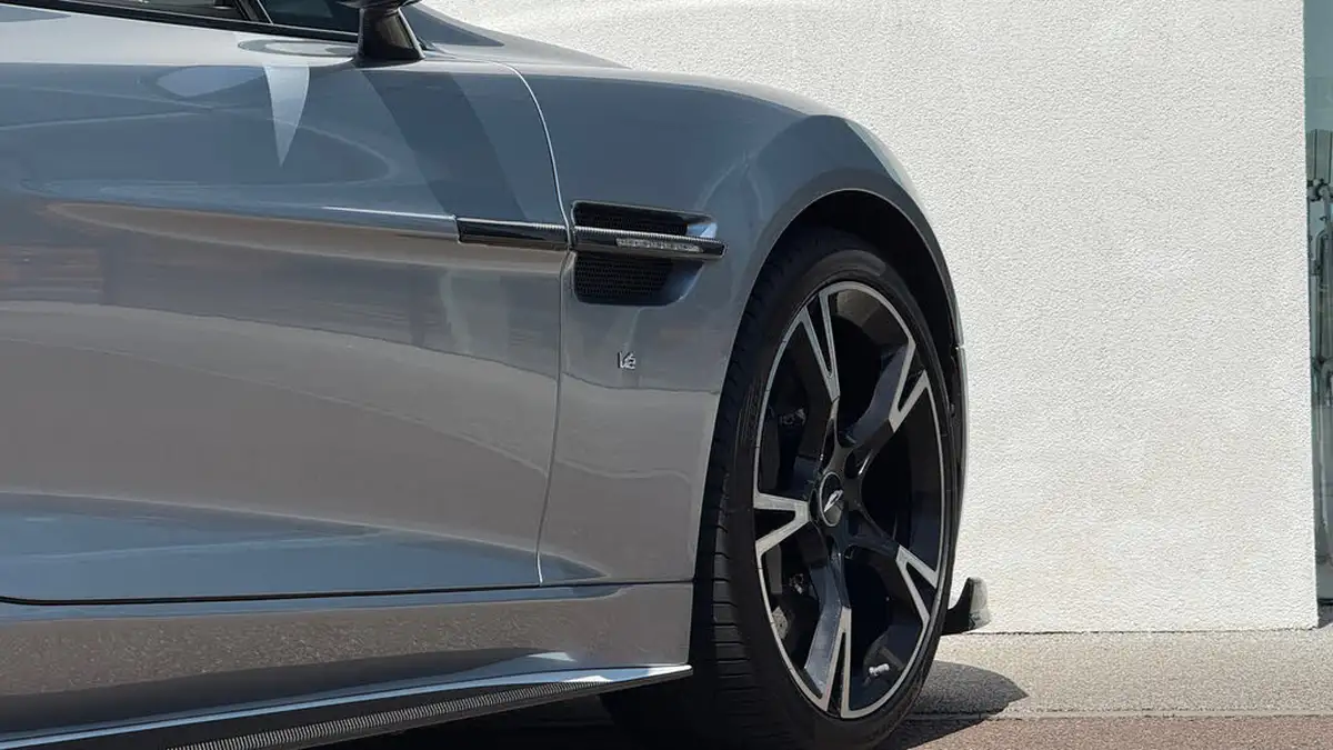 2019-aston-martin-vanquish-59-568bhp-big-16