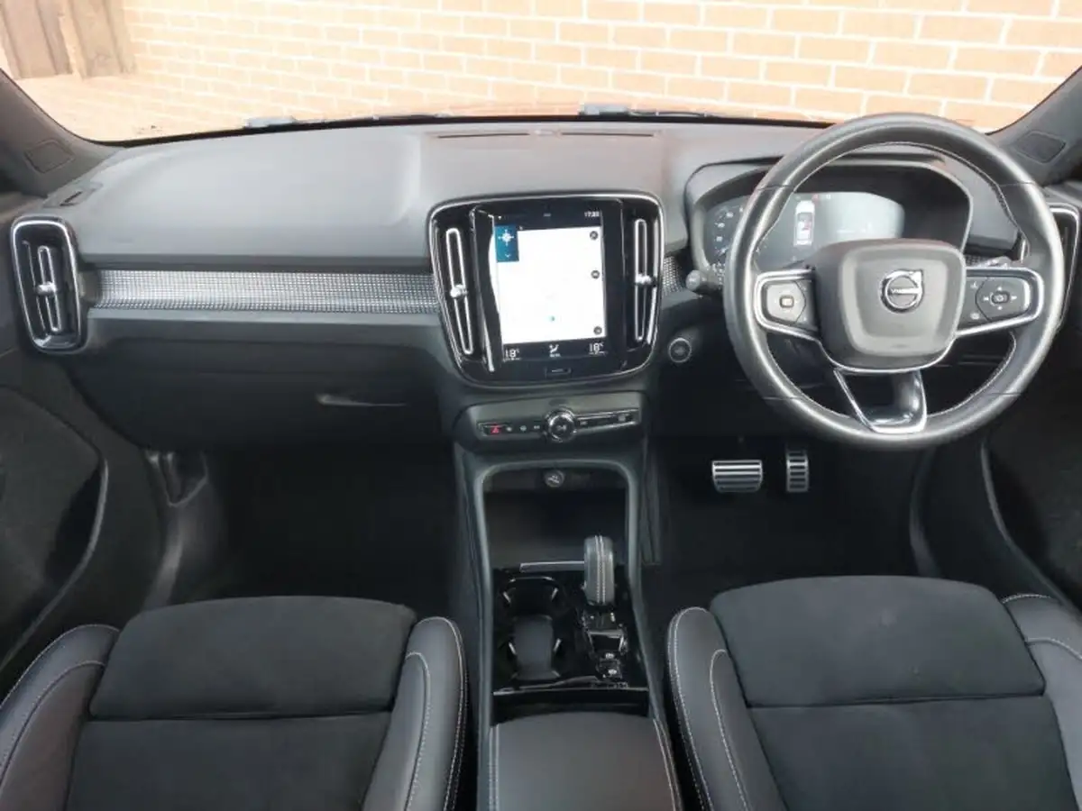 2021-volvo-xc40-15-t4-r-design-208bhp-big-2
