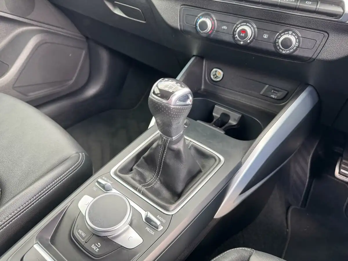 2022-audi-q2-10-30-tfsi-black-edition-big-13