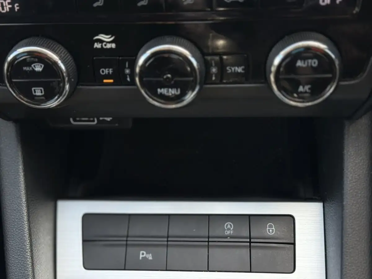2019-skoda-octavia-10-tsi-se-technology-hatchback-big-41