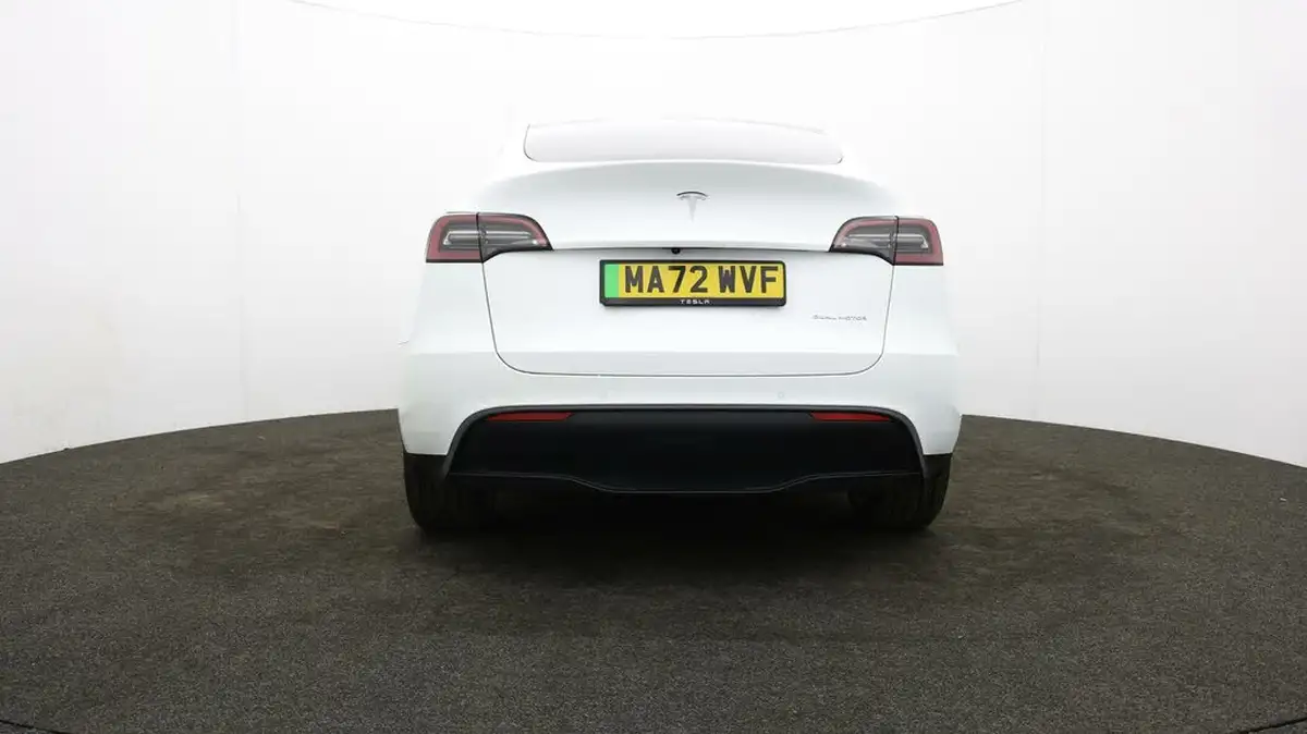 2022-tesla-model-y-e-long-range-big-47
