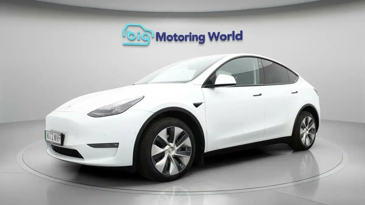 2022-tesla-model-y-e-long-range-big-2