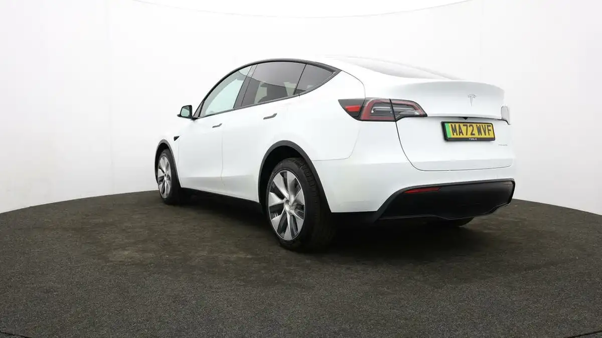 2022-tesla-model-y-e-long-range-big-71