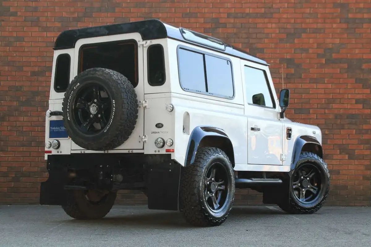 2015-land-rover-90-defender-22td-xs-station-wagon-3-drs-big-13