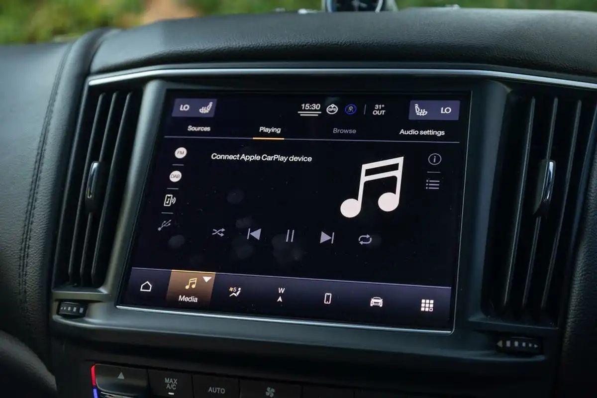 2021-maserati-levante-30-gransport-big-33