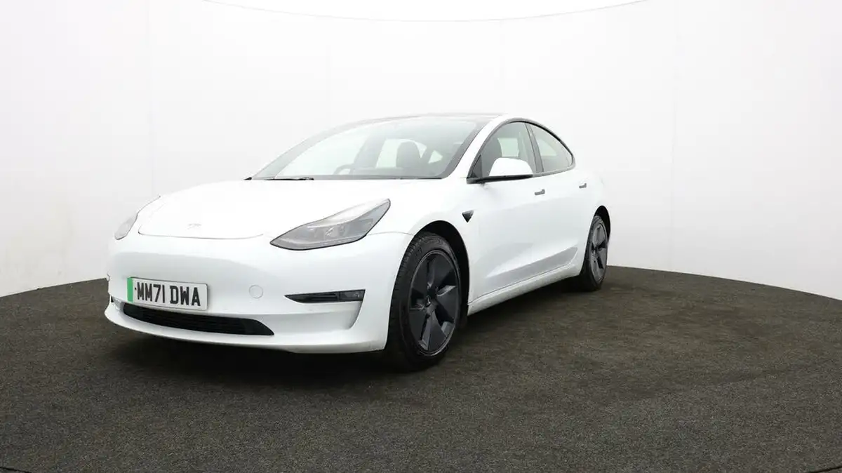 2022-tesla-model-3-e-long-range-big-52