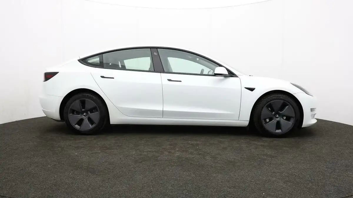 2022-tesla-model-3-e-long-range-big-7