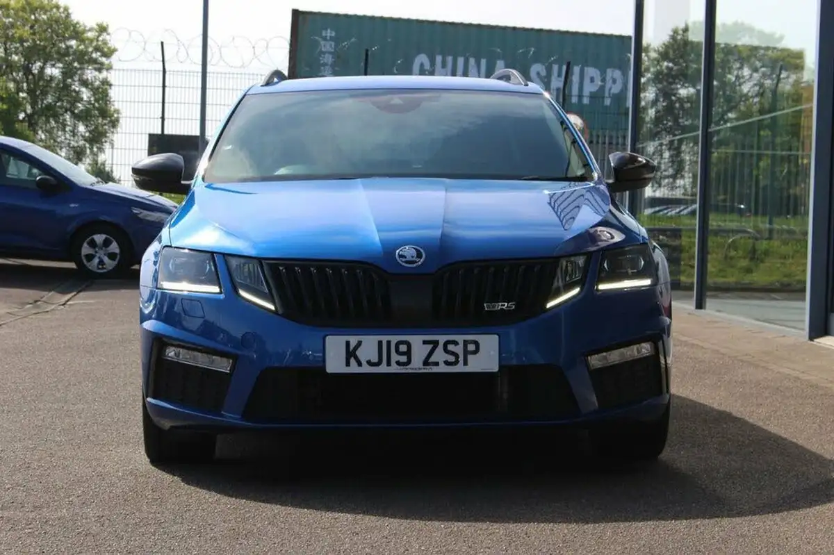 2019-skoda-octavia-20tdi-vrs-estate-big-7