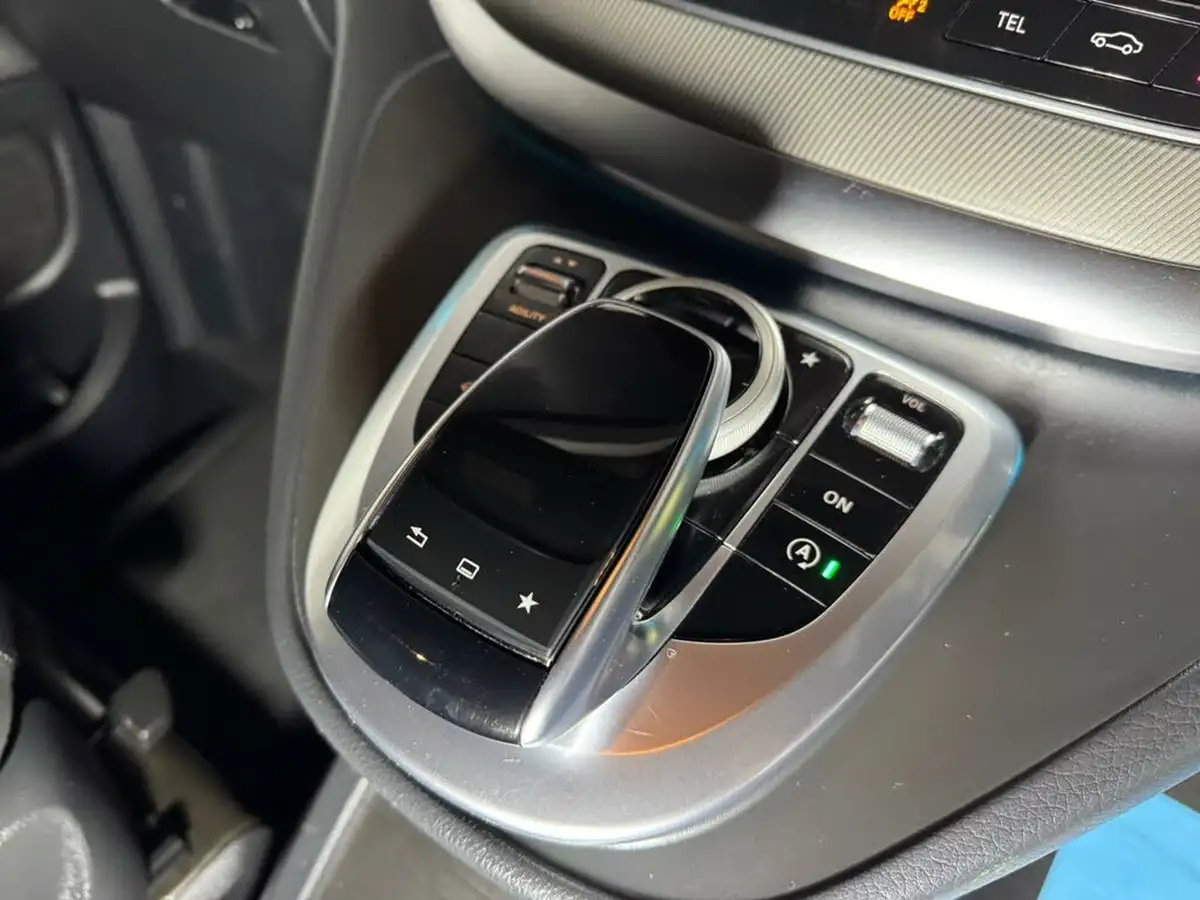 2016-mercedes-benz-v-class-21d-v250-bluetec-sport-big-26