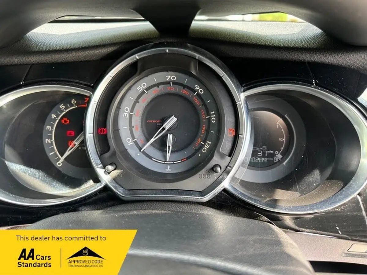 2015-citroen-ds3-12-dstyle-plus-big-8