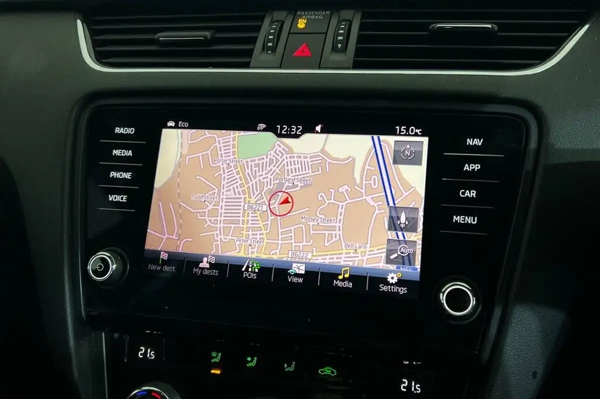 2017-skoda-octavia-20tdi-vrs-estate-dsg-big-14