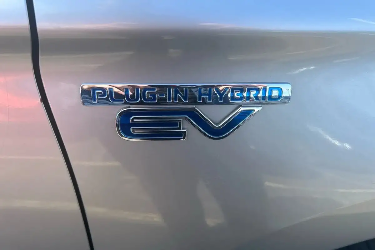 2019-mitsubishi-outlander-24-4h-phev-big-27