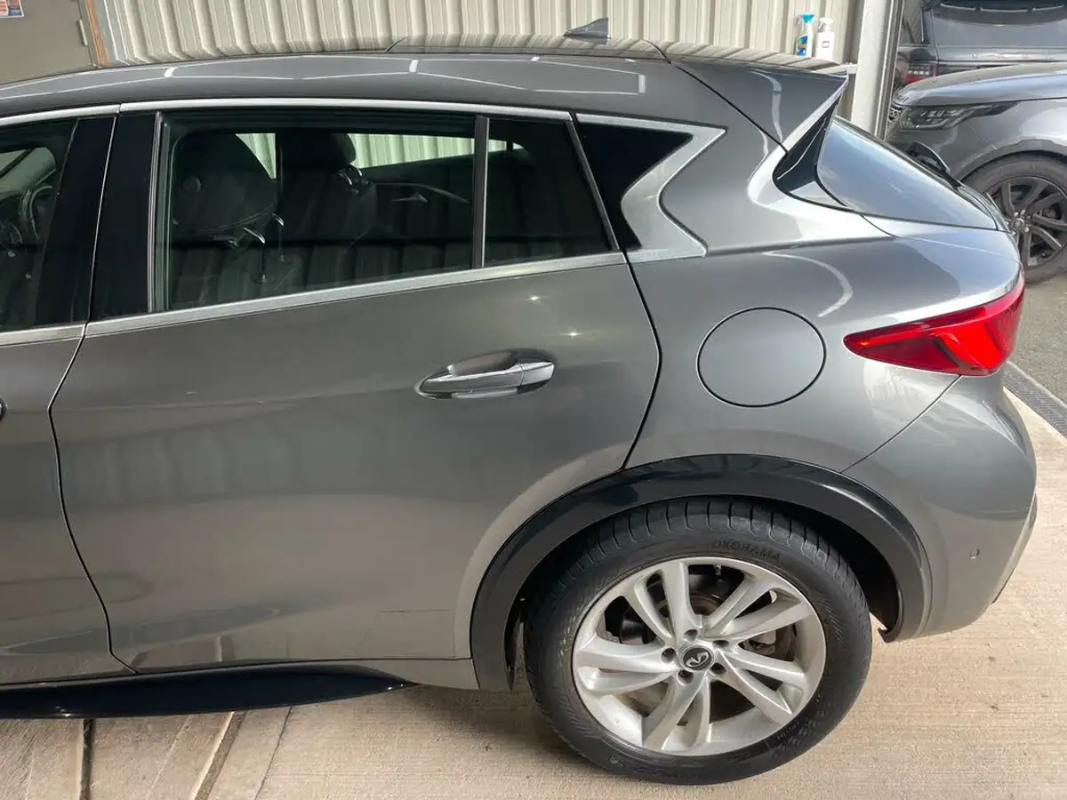 2016-infiniti-q30-22d-premium-big-41