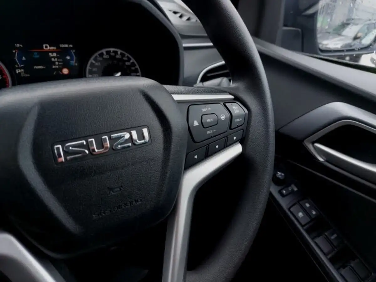 2022-isuzu-d-max-19td-dl20-double-pick-up-auto-big-13