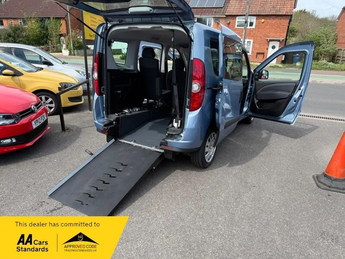2012-fiat-doblo-14-mylife-16v-7seat-big-12