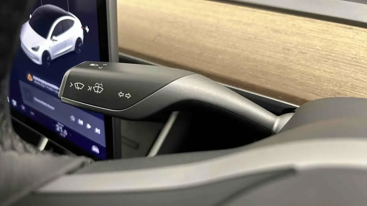 2020-tesla-model-3-e-long-range-big-36