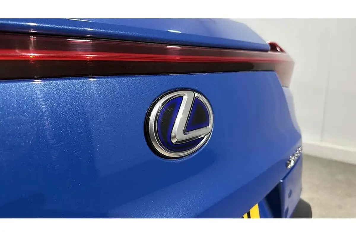 2021-lexus-ux-300e-e-ux-big-16