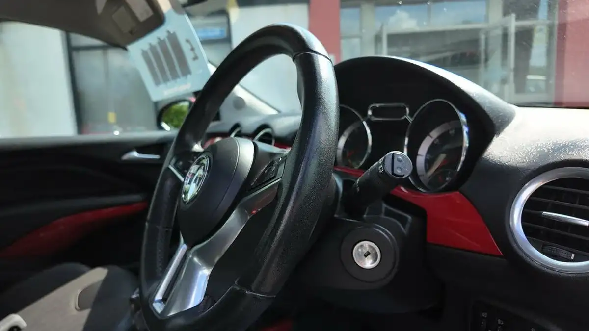 2013-vauxhall-adam-14-glam-style-pk-87ps-big-20