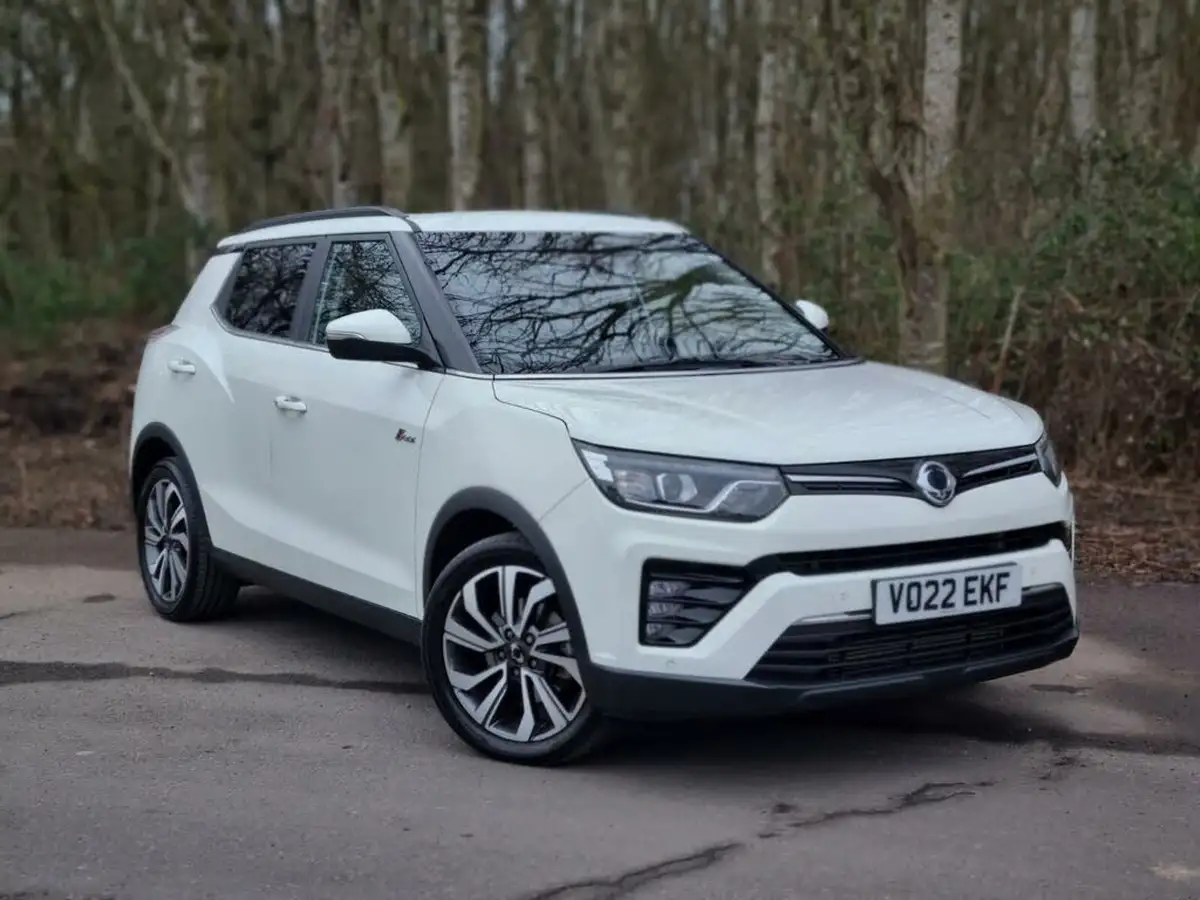 2022-kgm-ssangyong-tivoli-15-ultimate-big-0
