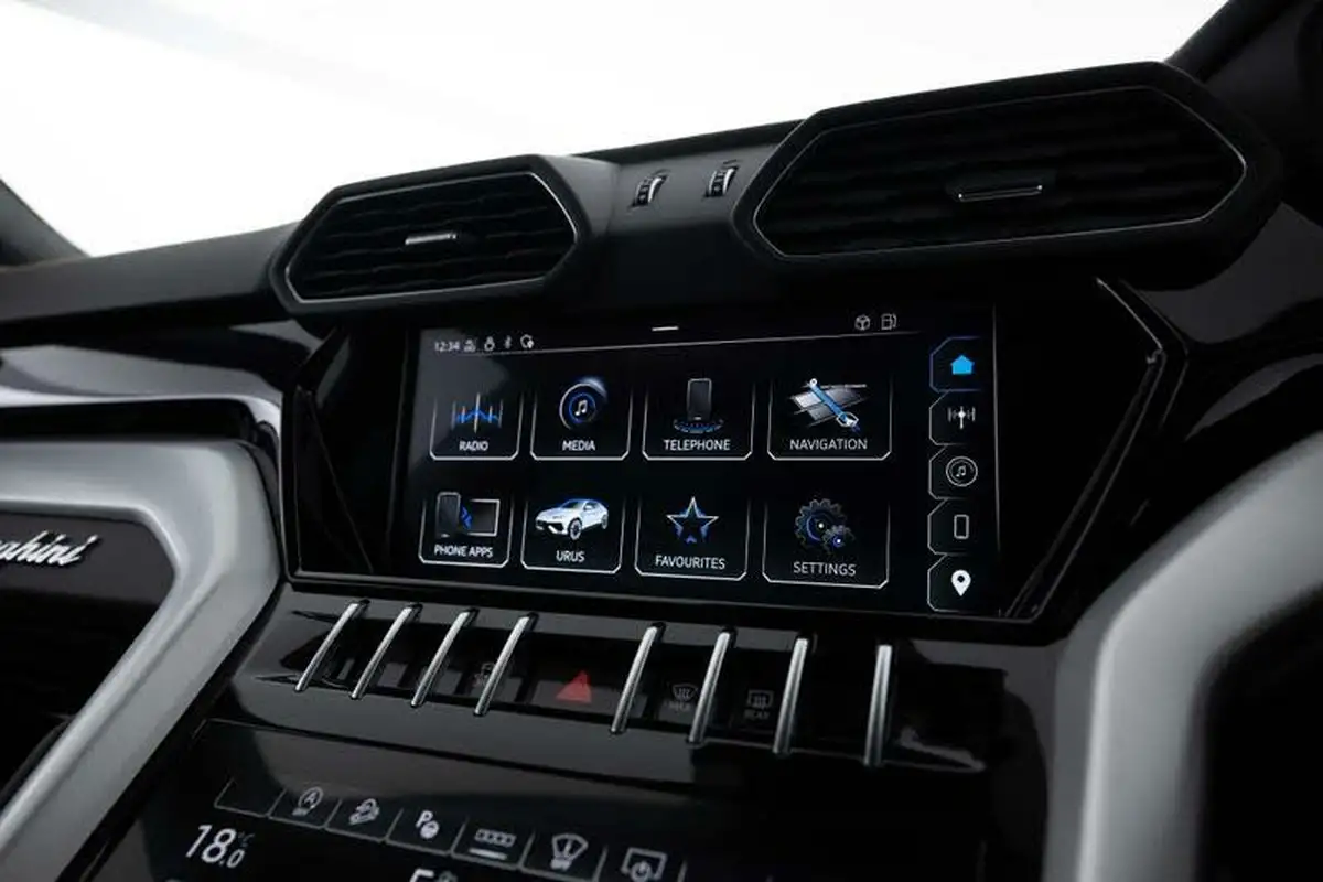 2023-lamborghini-urus-40-no-trim-big-10